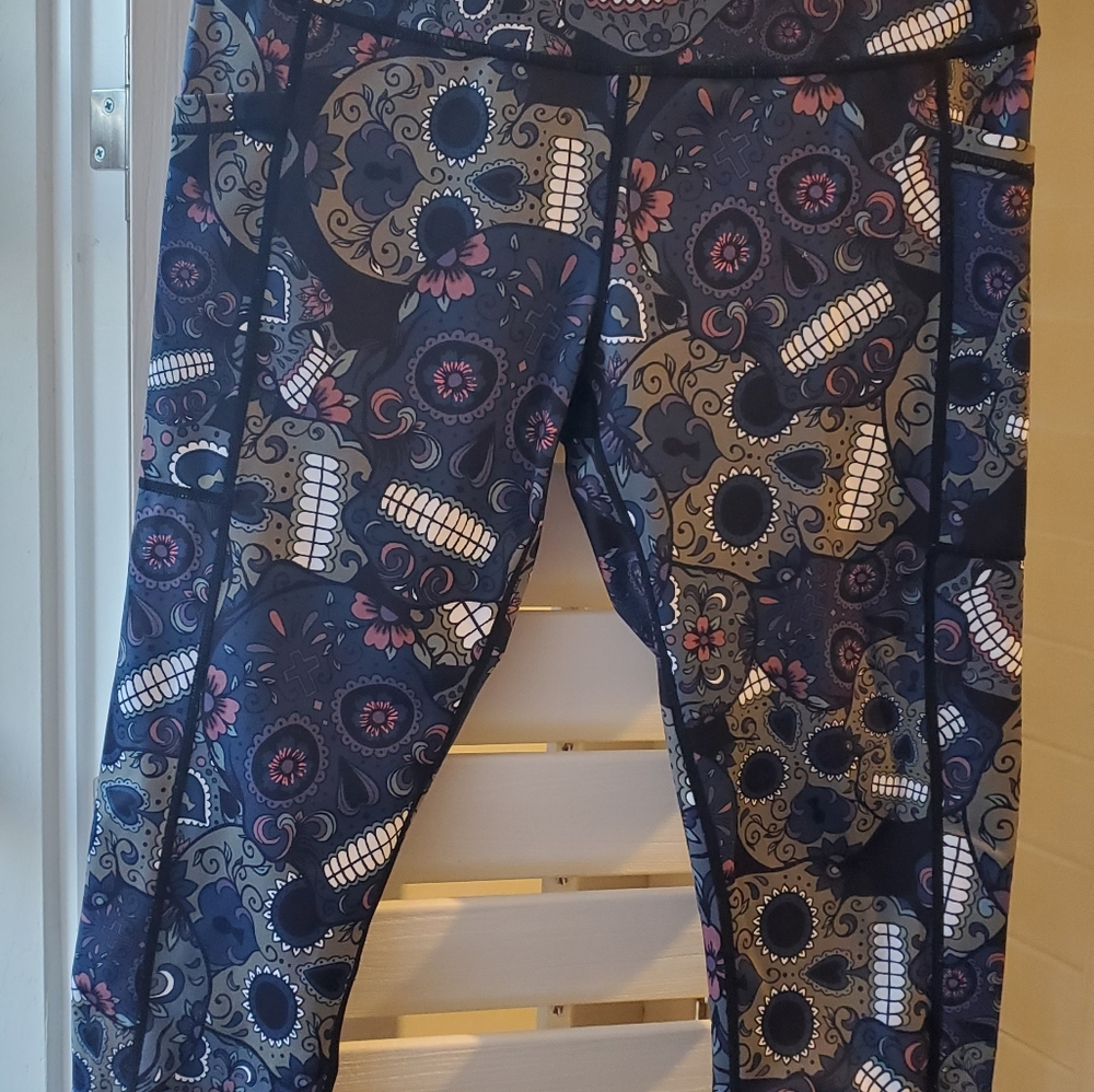 Med CVG Midnight Skull Capris